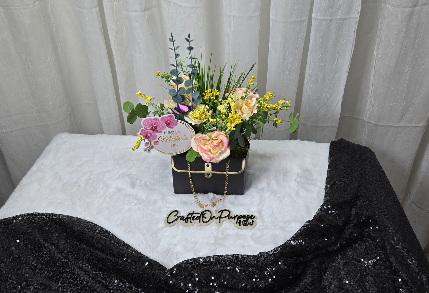 Artificial flowers arrangement